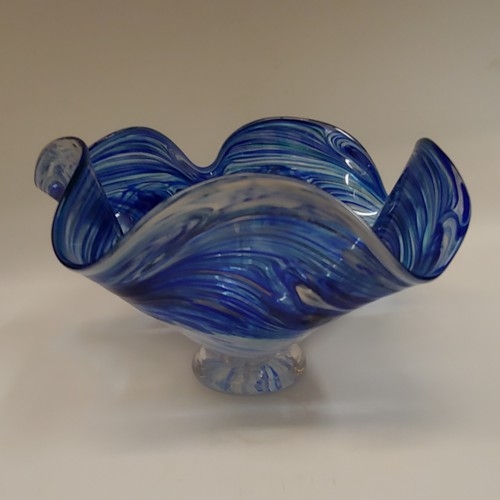 Click to view detail for DB-665 Bowl - Ocean Spray Fluted 6x10x6  $195